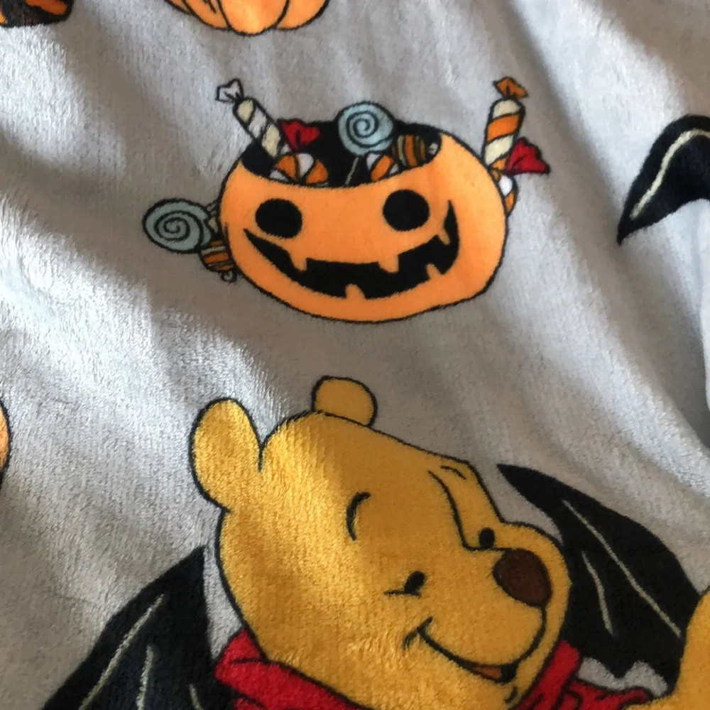 Disney Halloween WINNIE The POOH Plush Throw